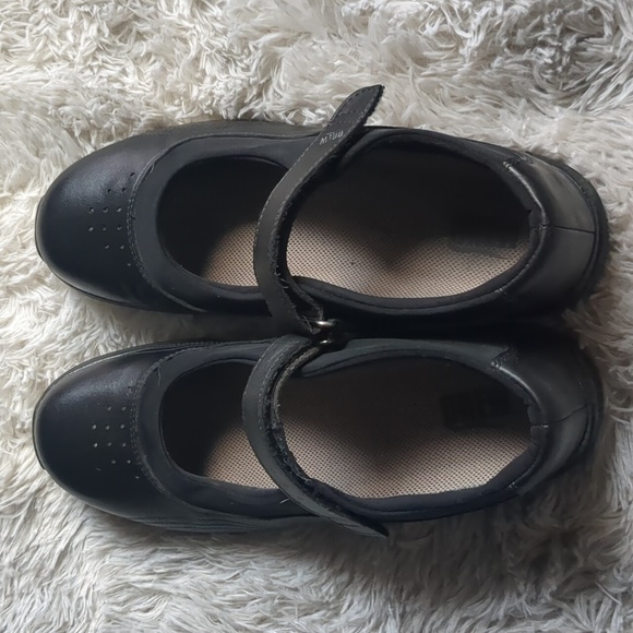 Shoes - Picture 2 of 6